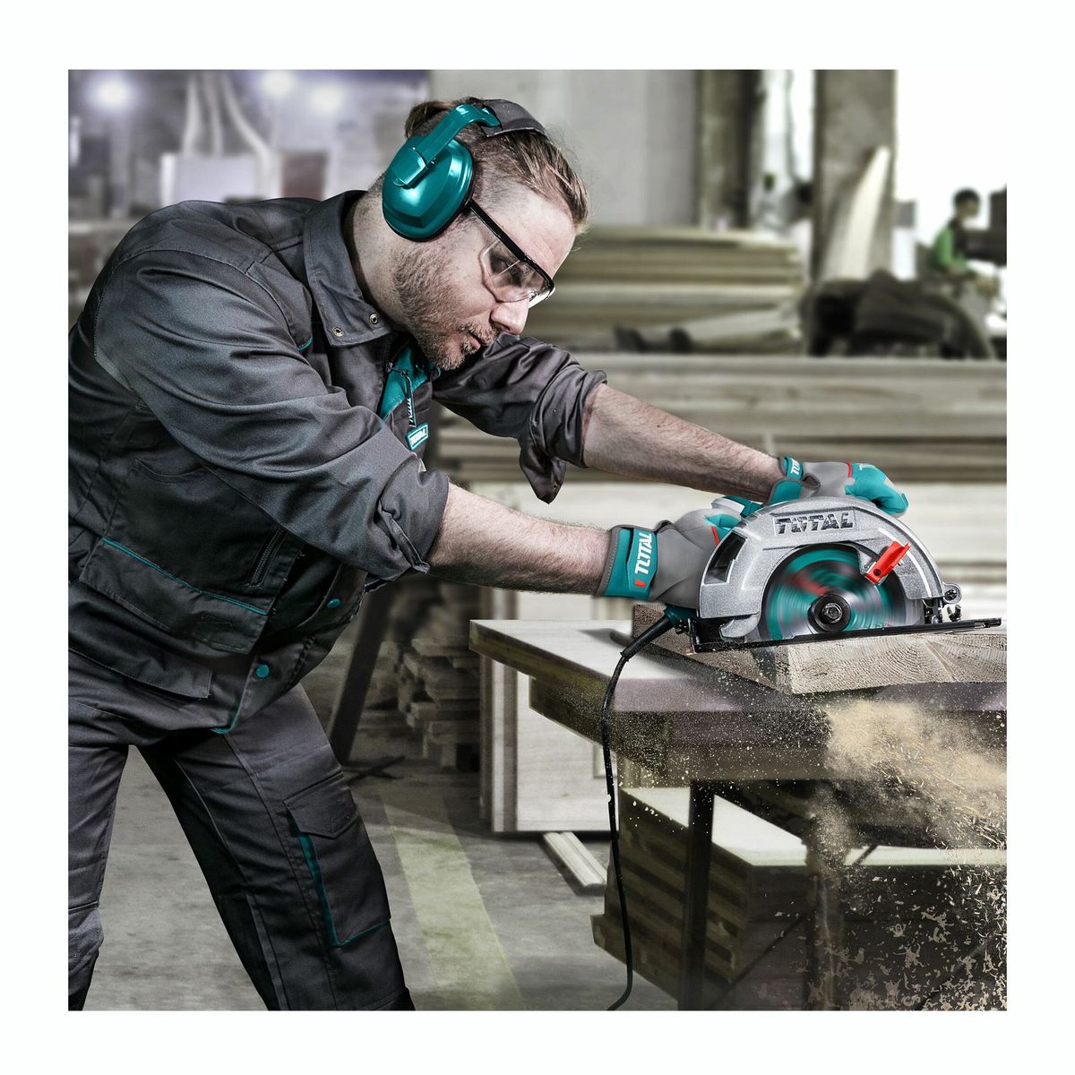 TOTAL TOOLS - COMBO SIERRA CIRCULAR 1400W 185MM LIJADORA ORBITAL 240W DE PALMA