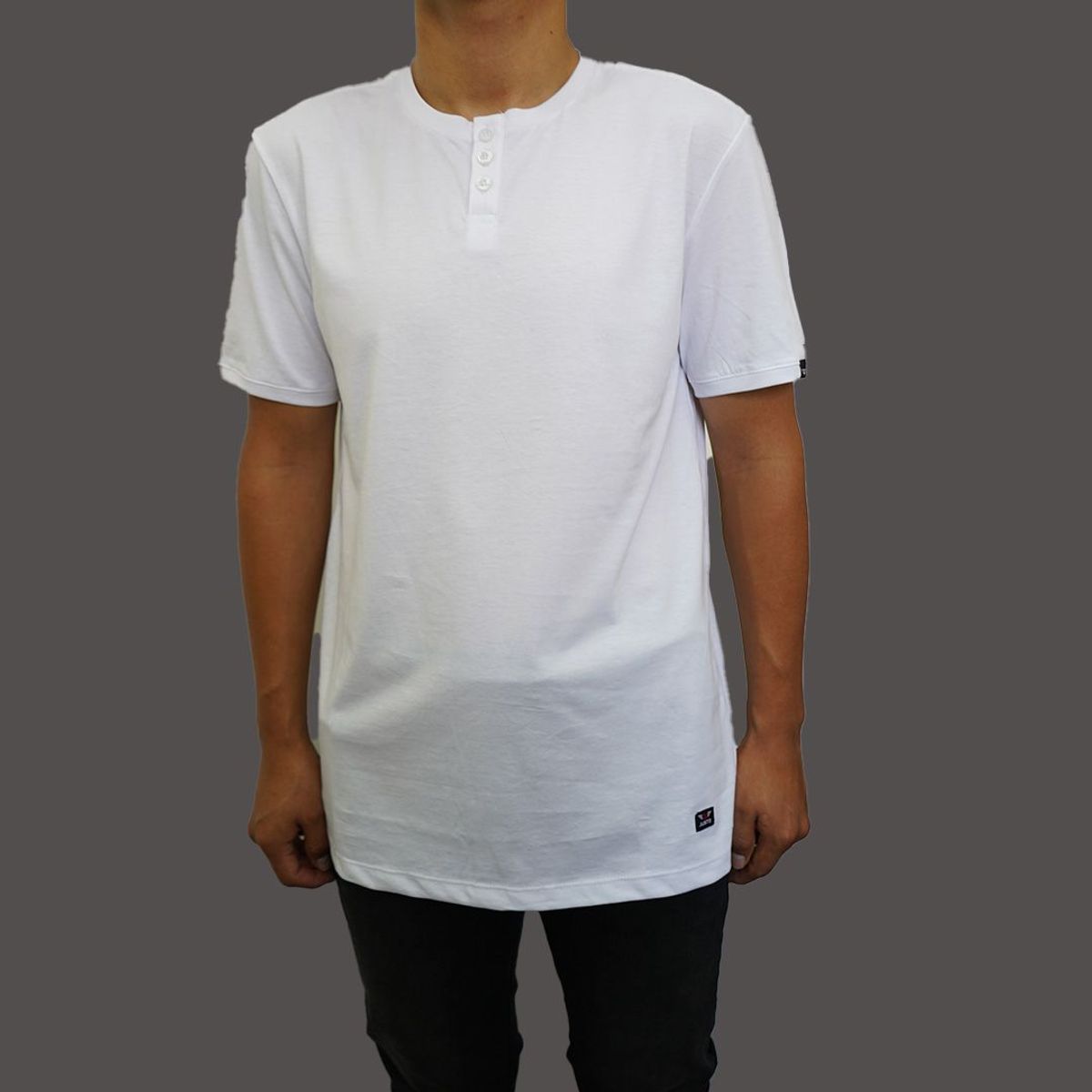 JUSTO - POLO PARA HOMBRE BLANCO HENLEY BOTONES