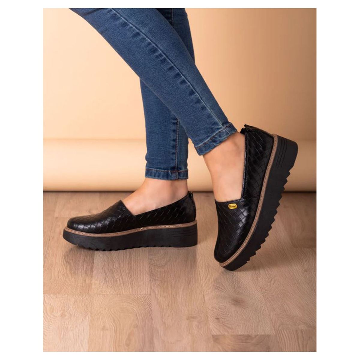 NEBULA - Mocasin Vratsa - Nebula - Negro Cuero