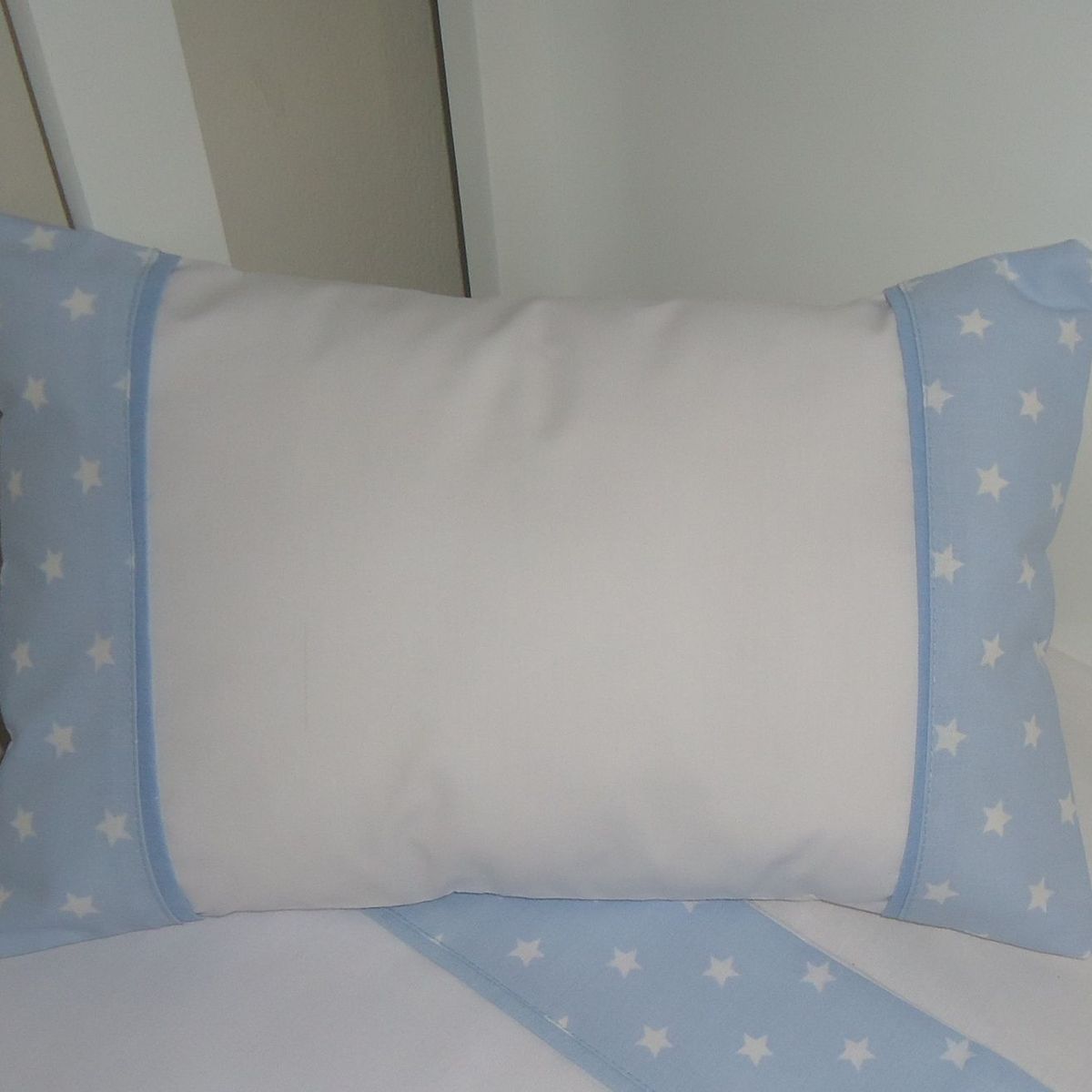 GENERICO - Almohadita de cuna para bebe diseño estrellitas - Celeste