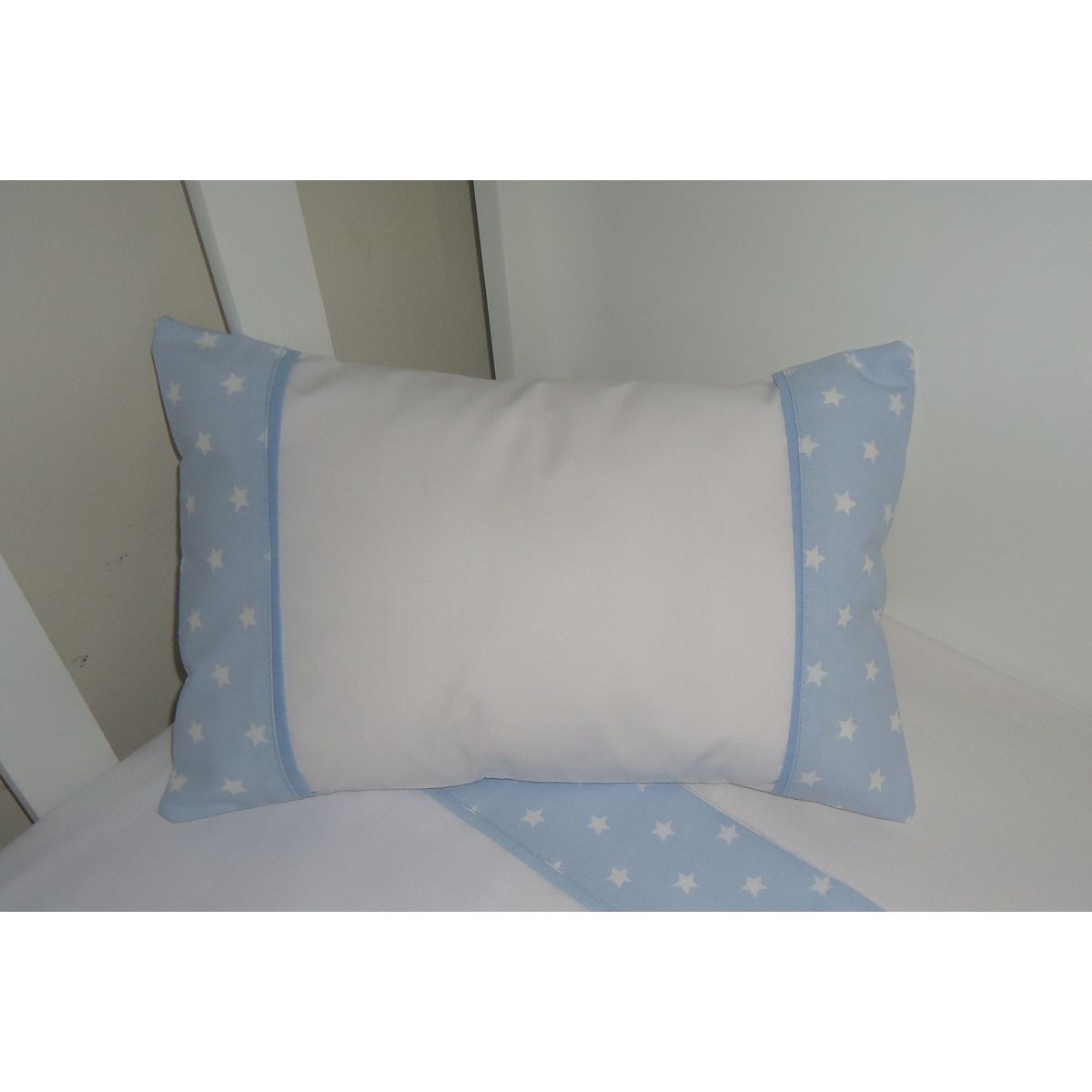 GENERICO - Almohadita de cuna para bebe diseño estrellitas - Celeste