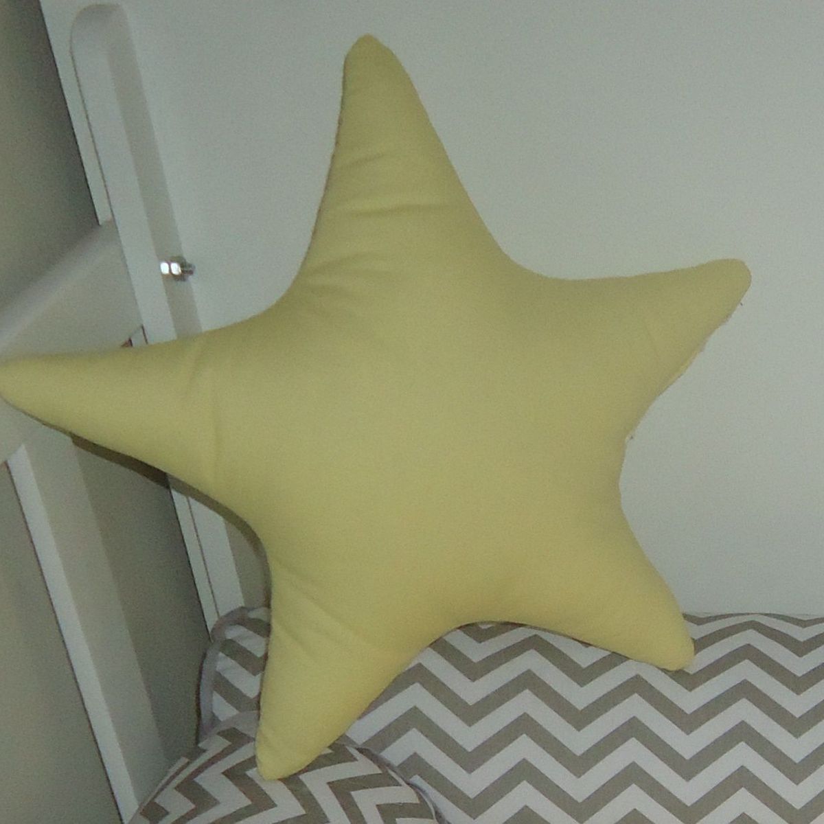 GENERICO - Cojín estrella de cuna para bebe  - Color Amarillo.