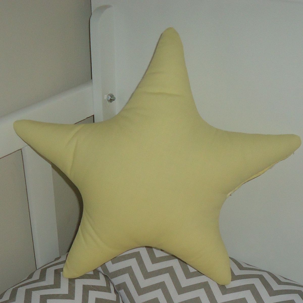 GENERICO - Cojín estrella de cuna para bebe  - Color Amarillo.
