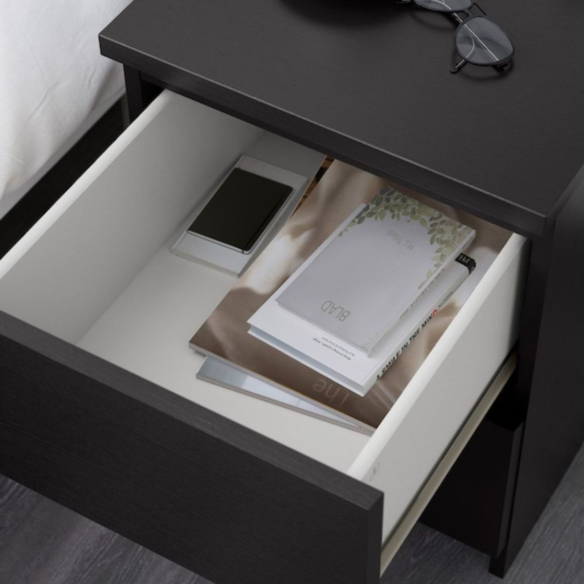 VENTITAS HOME - Velador Iris 2 Cajones Ventitas Home Color Negro