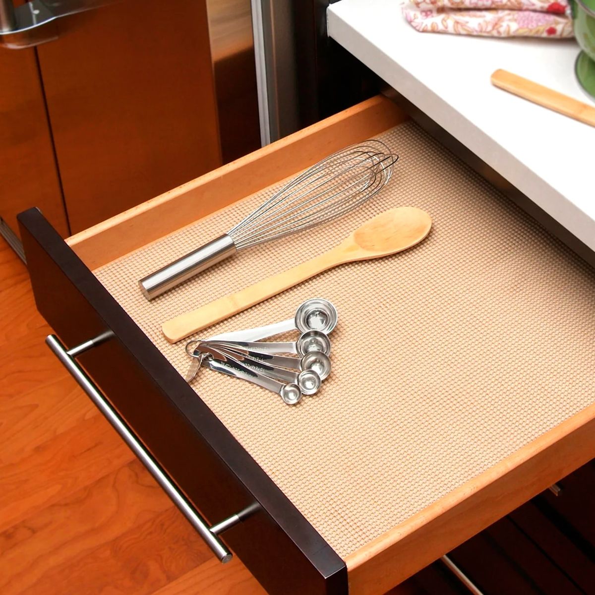 CONTACT - Cobertor Premium No Adhesivo Gris Pardo 50.8 x 120 cm.