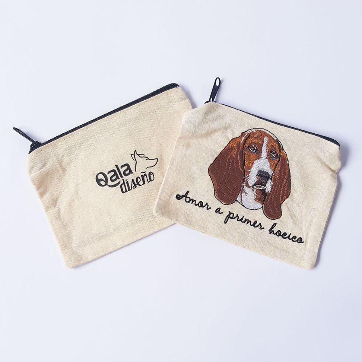 QALA DISEÑO - Monedero Bordado - Qala Diseño - Perro  Basset Hound
