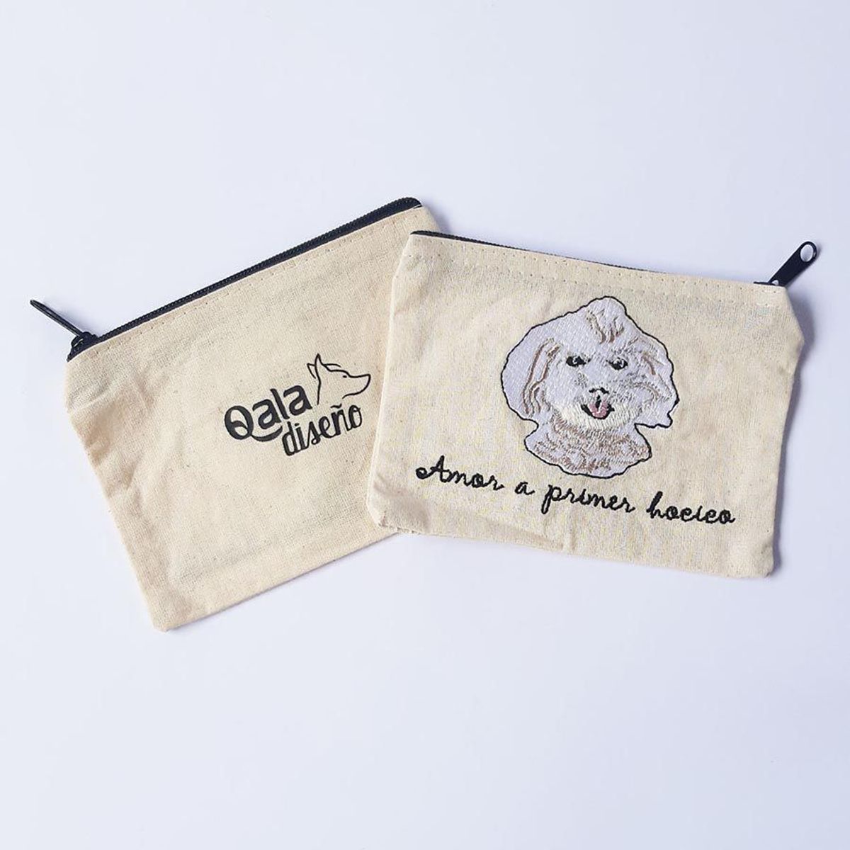 QALA DISEÑO - Monedero Bordado - Qala Diseño - Perro Bichón Frisé