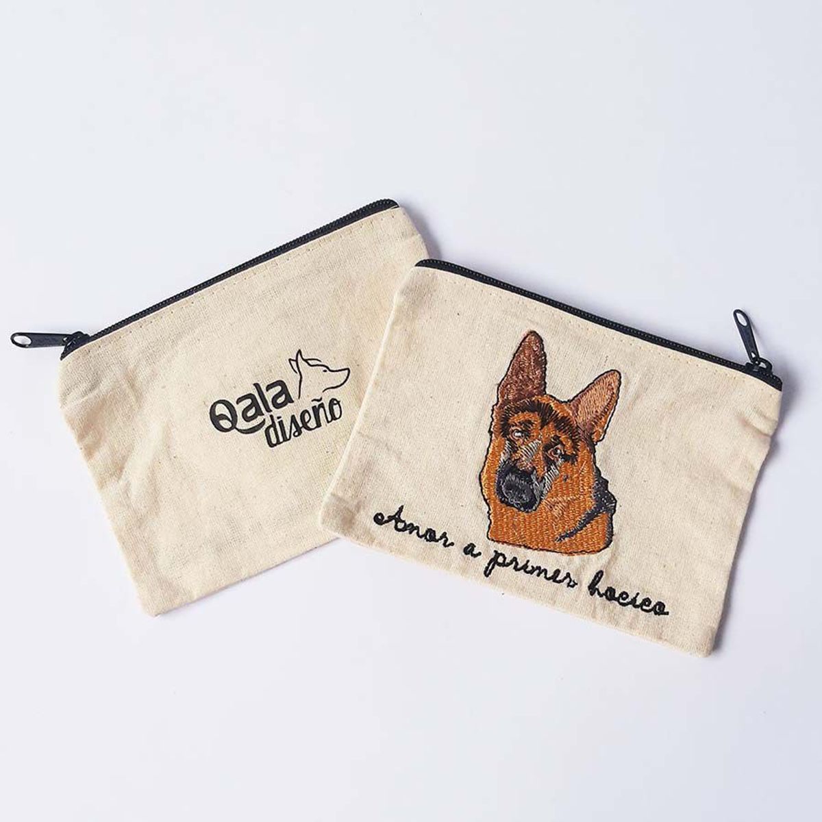 QALA DISEÑO - Monedero Bordado - Qala Diseño - Perro Pastor Alemán