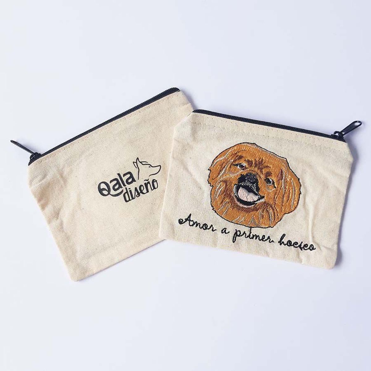 QALA DISEÑO - Monedero Bordado - Qala Diseño - Perro Pekinés