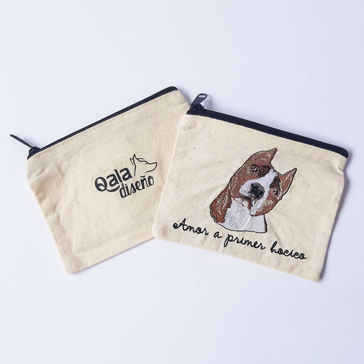 QALA DISEÑO - Monedero Bordado - Qala Diseño - Perro Pitbull