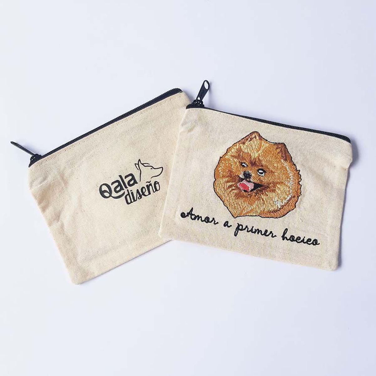 QALA DISEÑO - Monedero Bordado - Qala Diseño - Perro Pomerania
