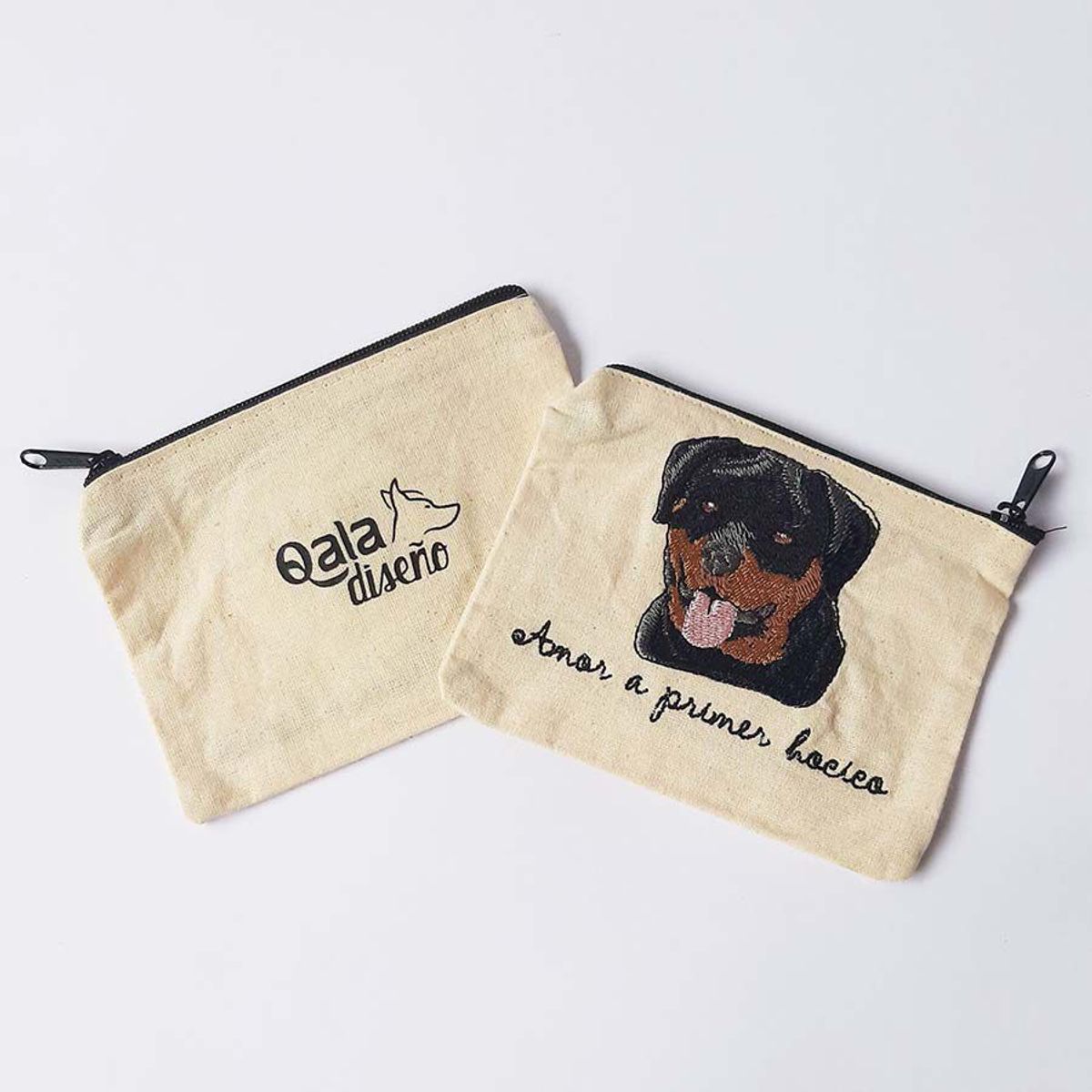 QALA DISEÑO - Monedero Bordado - Qala Diseño - Perro Rottweiler