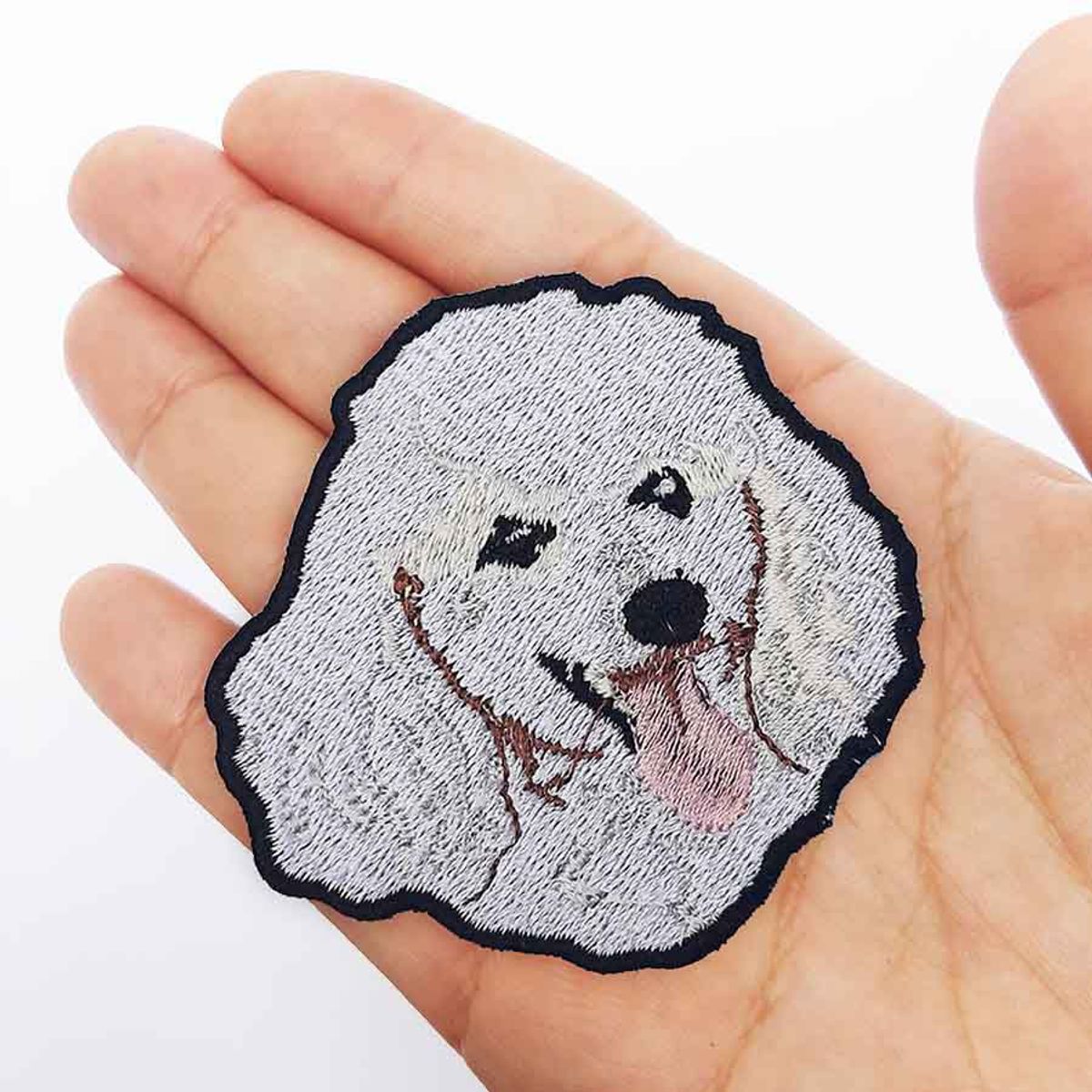 QALA DISEÑO - Parche Bordado - Qala Diseño - Perro Poodle Blanco