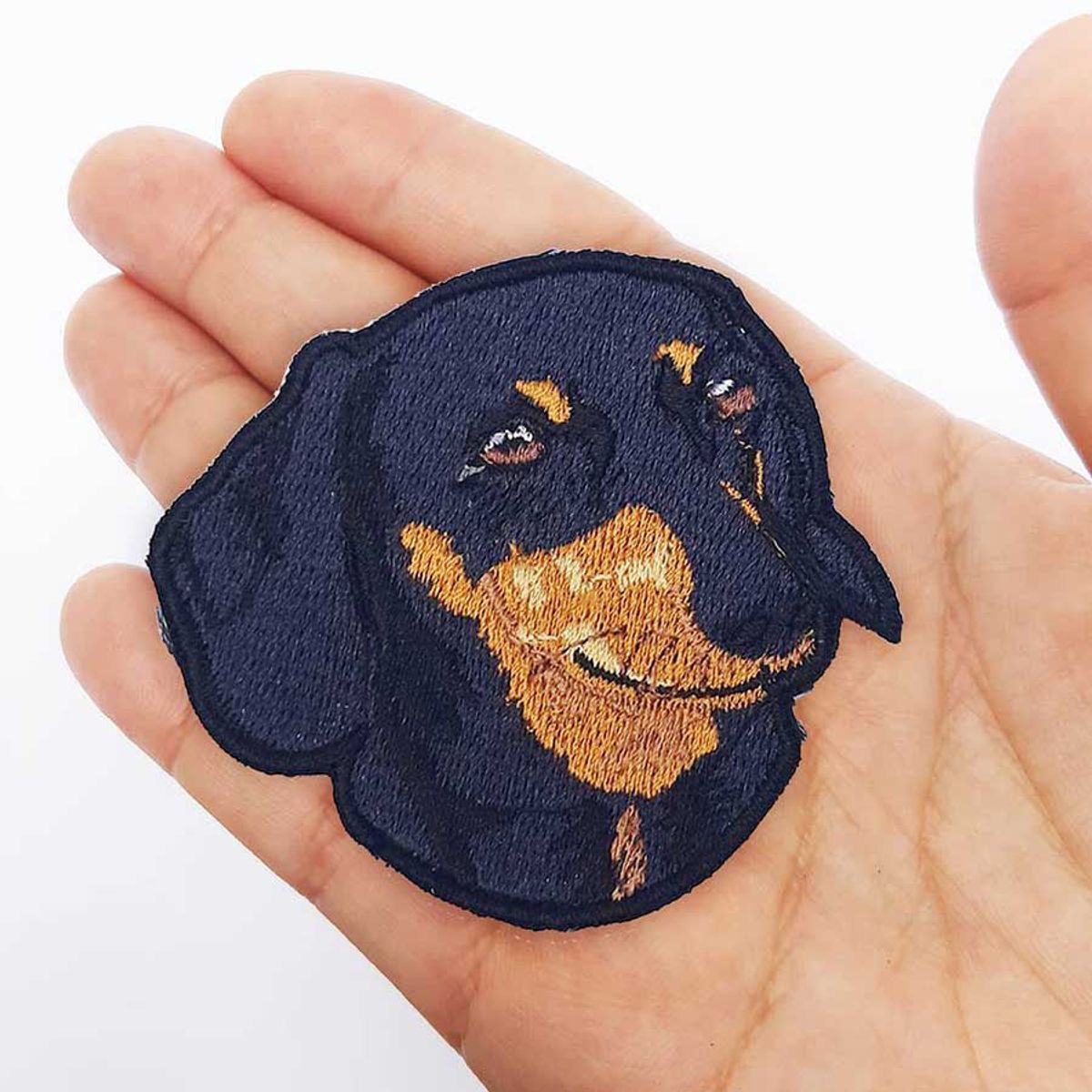 QALA DISEÑO - Parche Bordado - Qala Diseño - Perro Salchicha N