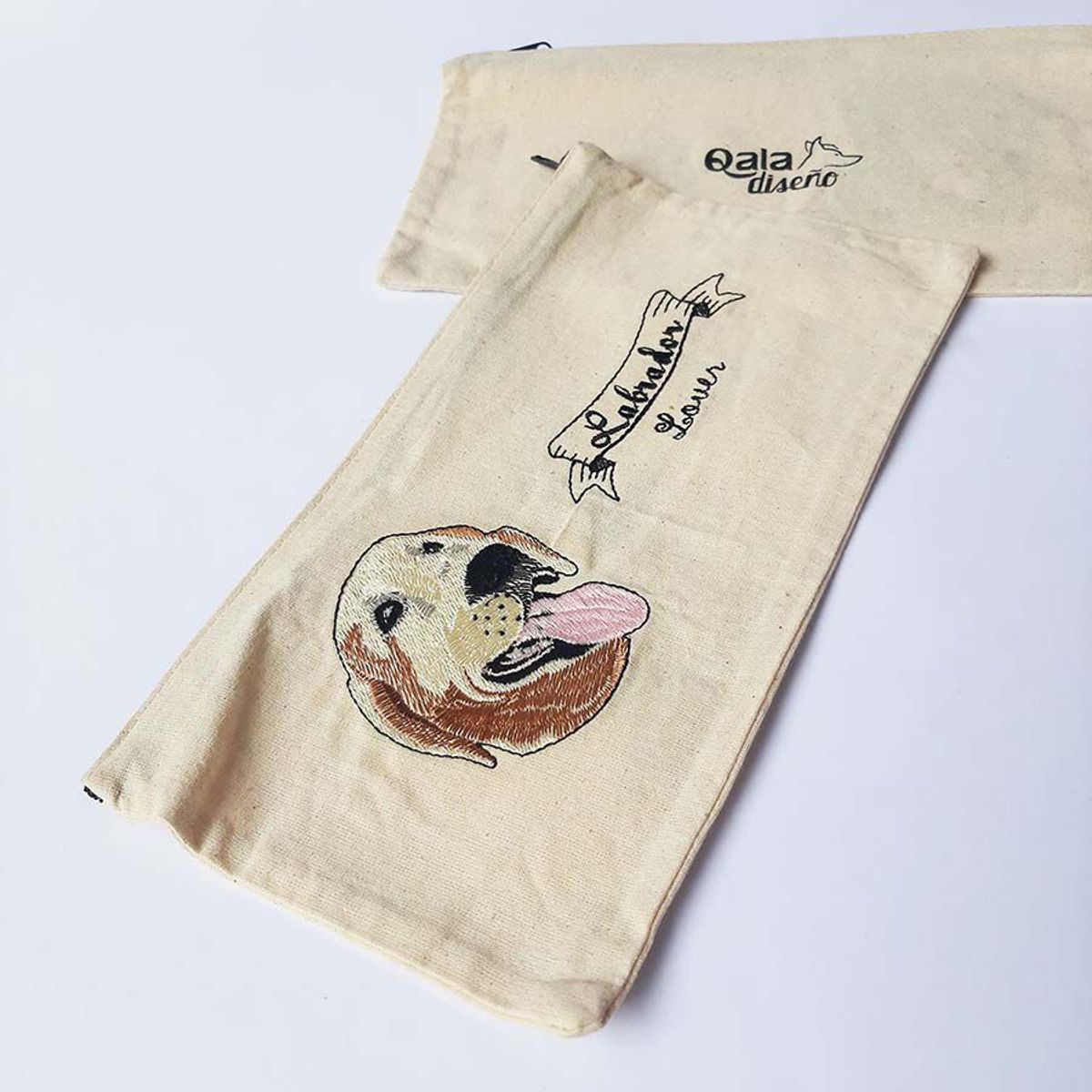 QALA DISEÑO - Cartuchera Bordada - Qala Diseño - Perro Labrador Retriever