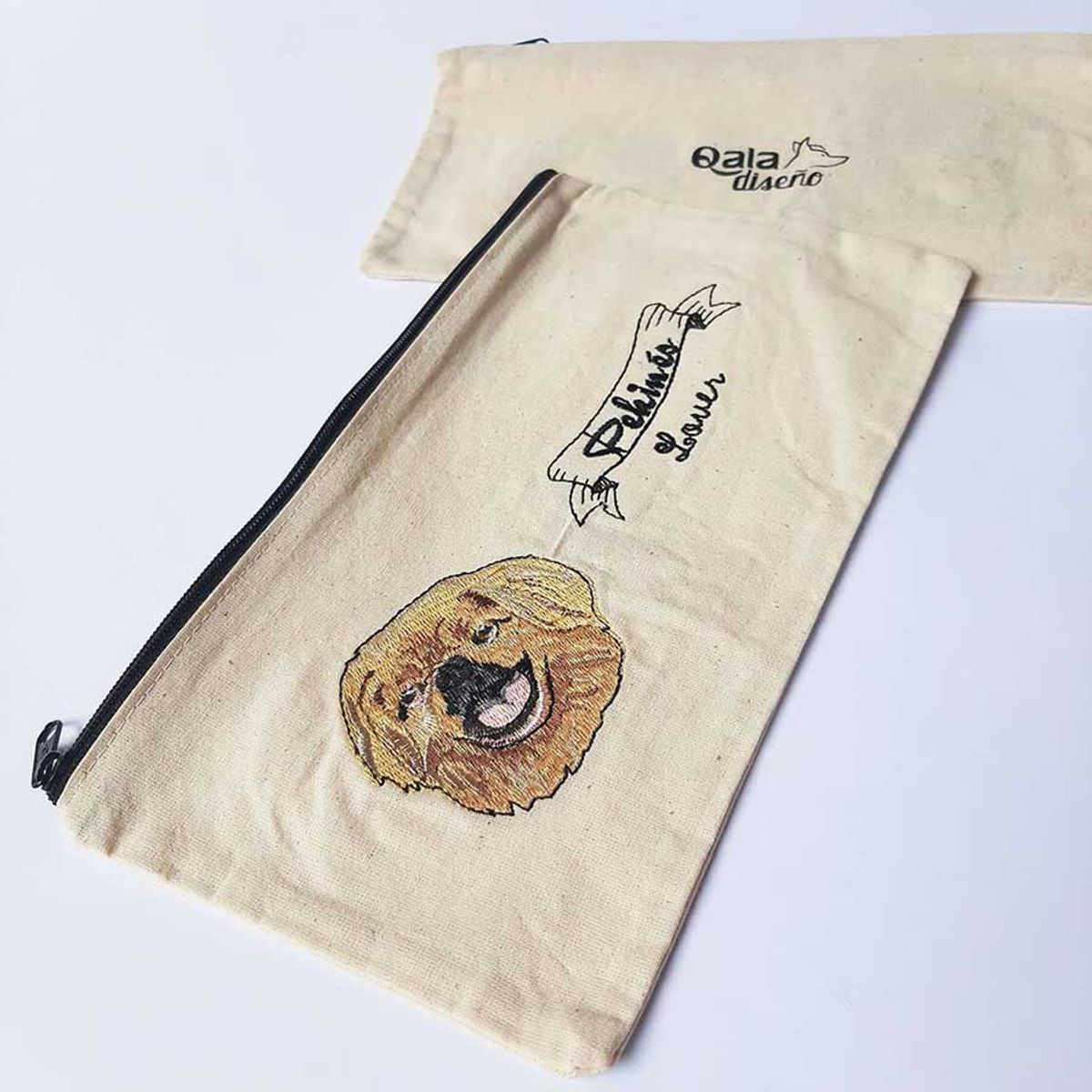 QALA DISEÑO - Cartuchera Bordada - Qala Diseño - Perro Pekinés