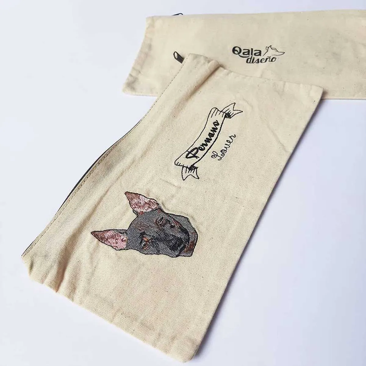 QALA DISEÑO - Cartuchera Bordada - Qala Diseño - Perro Peruano