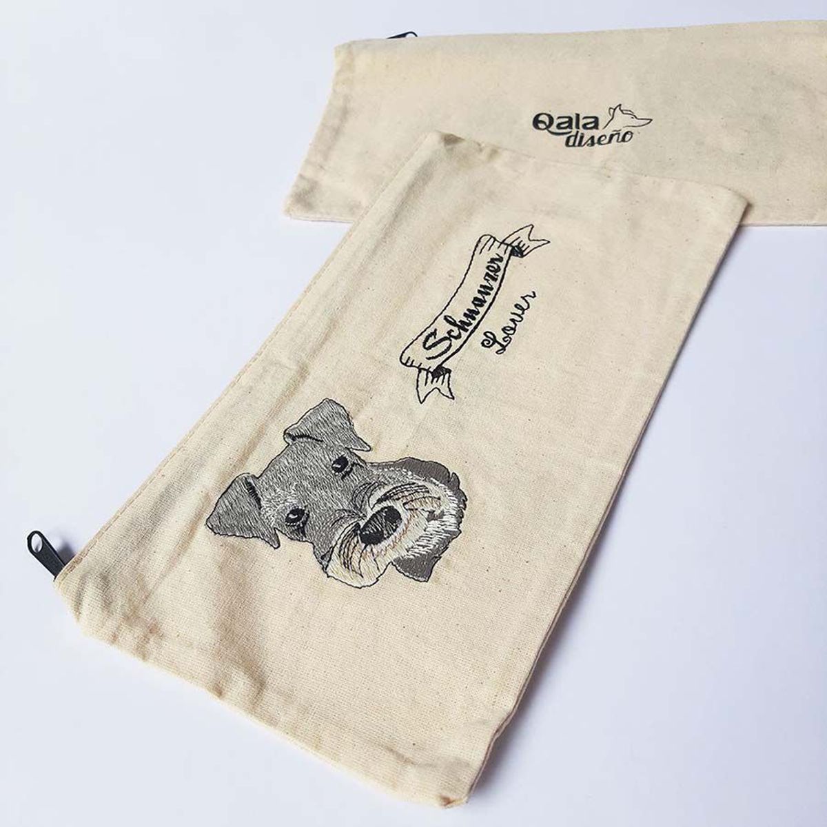 QALA DISEÑO - Cartuchera Bordada - Qala Diseño - Perro Schnauzer