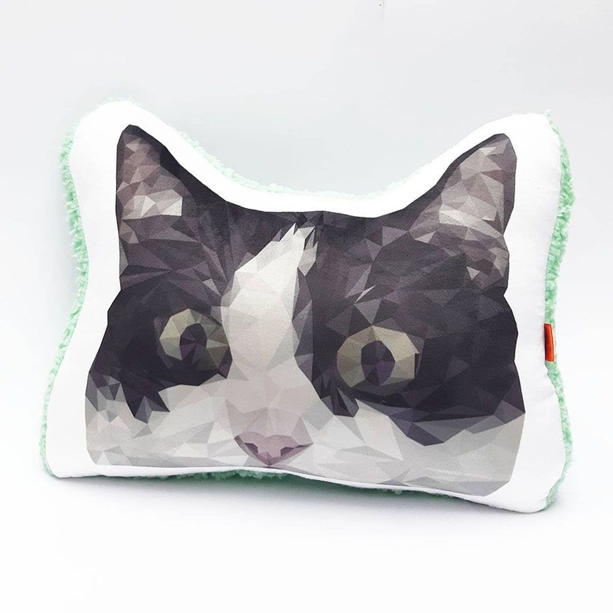 QALA DISEÑO - Almohada Decorativa - Qala Diseño - Gato Tuxedo Low Poly