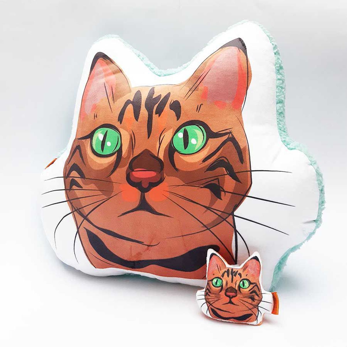 QALA DISEÑO - Pack Almohada y Llavero - Qala Diseño - Gato Atigrado