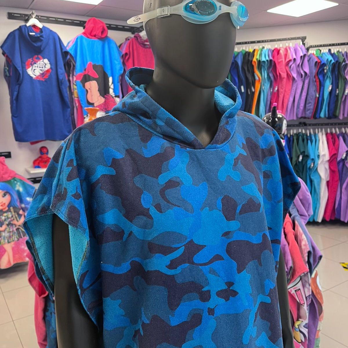 GENERICO - TOALLA PONCHO CORDANO ADULTO CAMUFLADO AZUL TALLA ML UNISEX