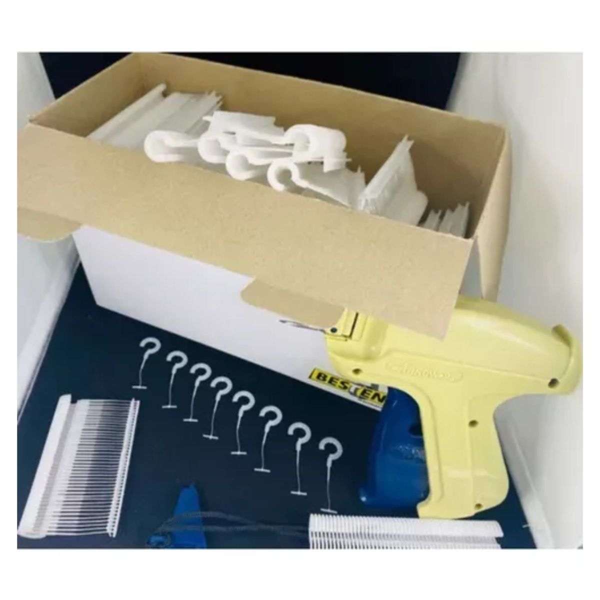 ARROW - Pistola Etiquetadora Con 5000 Balines Gancho Blanco Tag Pin