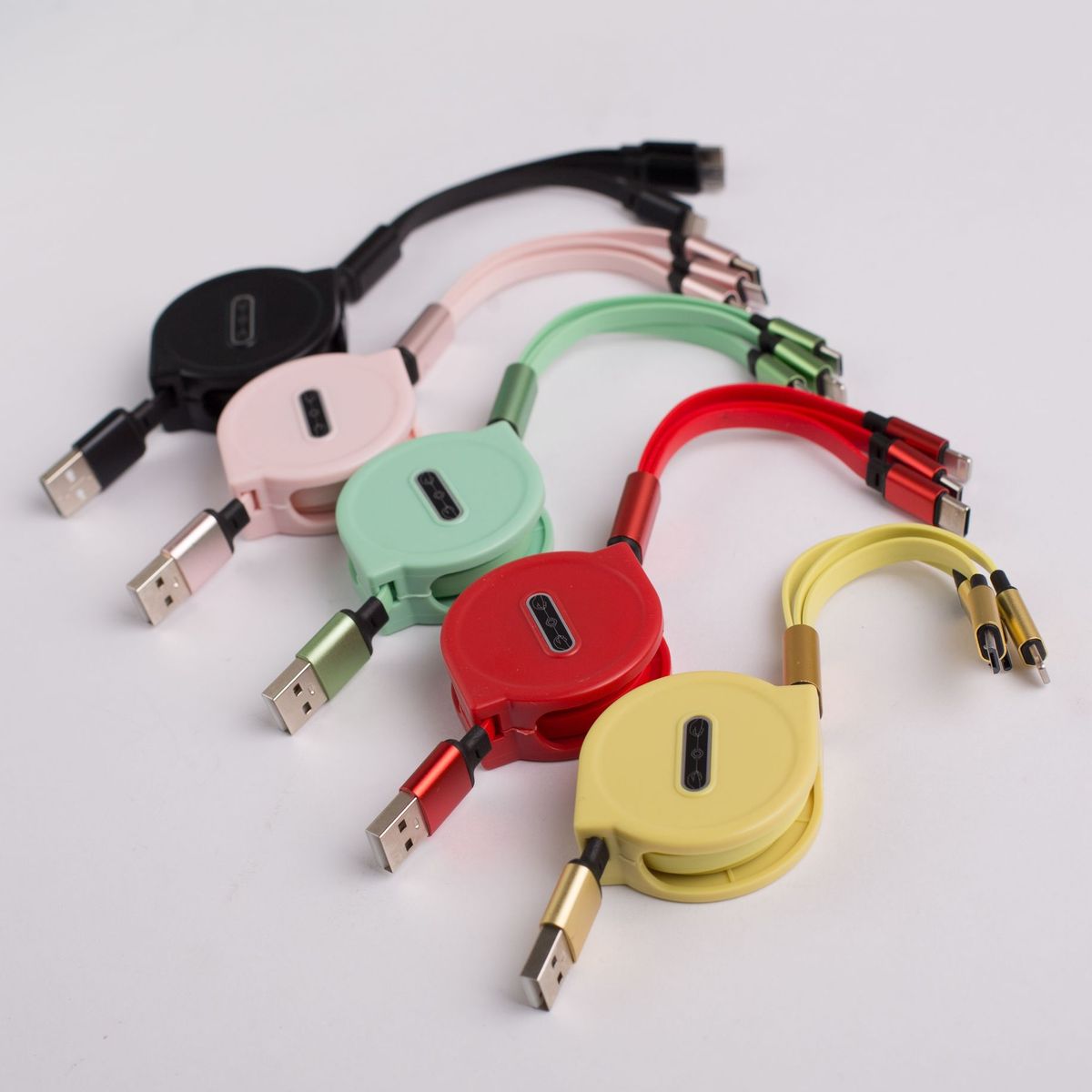 GENERICO - Cable Cargador 3 en 1 Retráctil Color Rojo