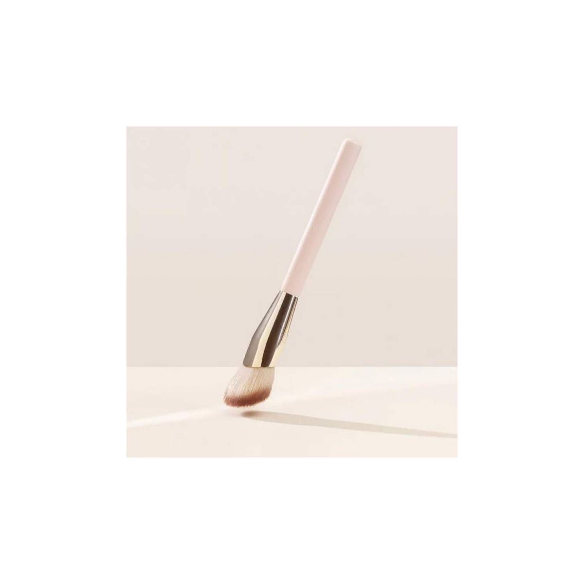 RARE BEAUTY - Brocha para Rubor Soft Pinch -RARE BEAUTY….