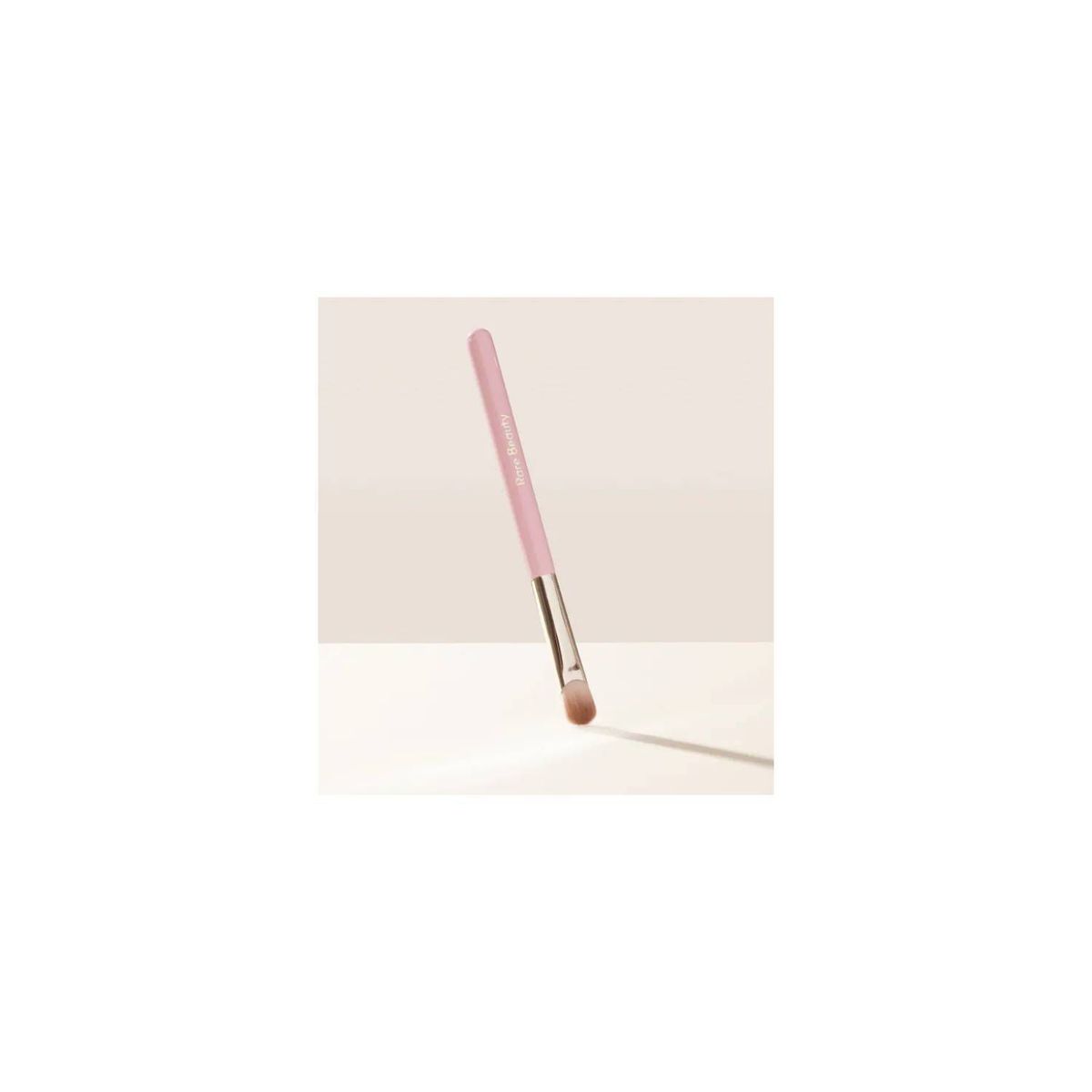 RARE BEAUTY - Brocha para Sombras -RARE BEAUTY….