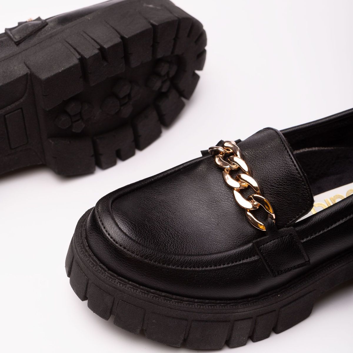 NEBULA - Mocasin Antalya - Nébula - Negro Cuero Cadena Dorada