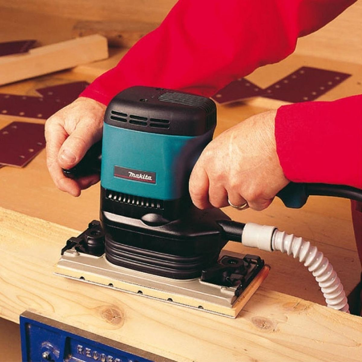 MAKITA - Lijadora Orbital 1/2 (115 x 229 mm) 600W Makita 9046