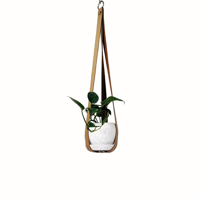 UN CUARTO VERDE - Colgador para plantas y macetas con Tiras UN CUARTO VERDE de cuero 69cm