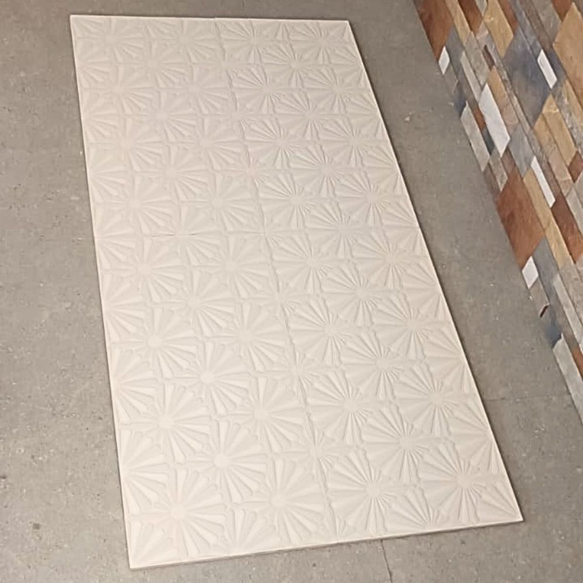 EJESA CREA TU ESPACIO IDEAL - Abanico hueso 30x60cm 1.62 m2- Mayólica Importada