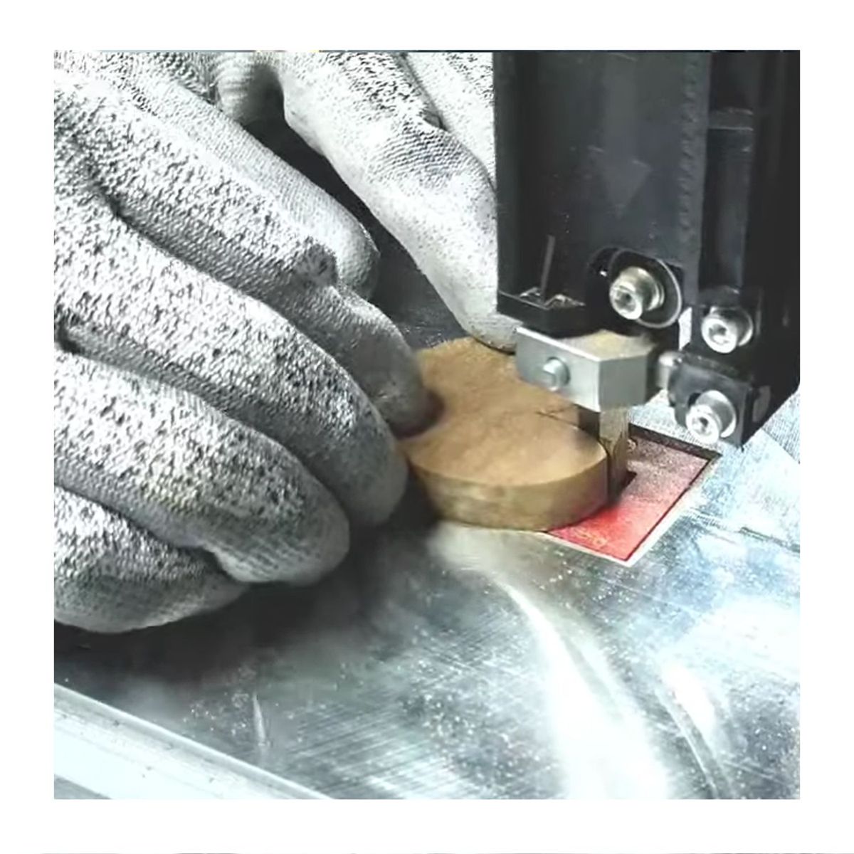 TOTAL TOOLS - SIERRA DE CINTA BANDA 350W TOTAL INDUSTRIAL CALADORA PRO