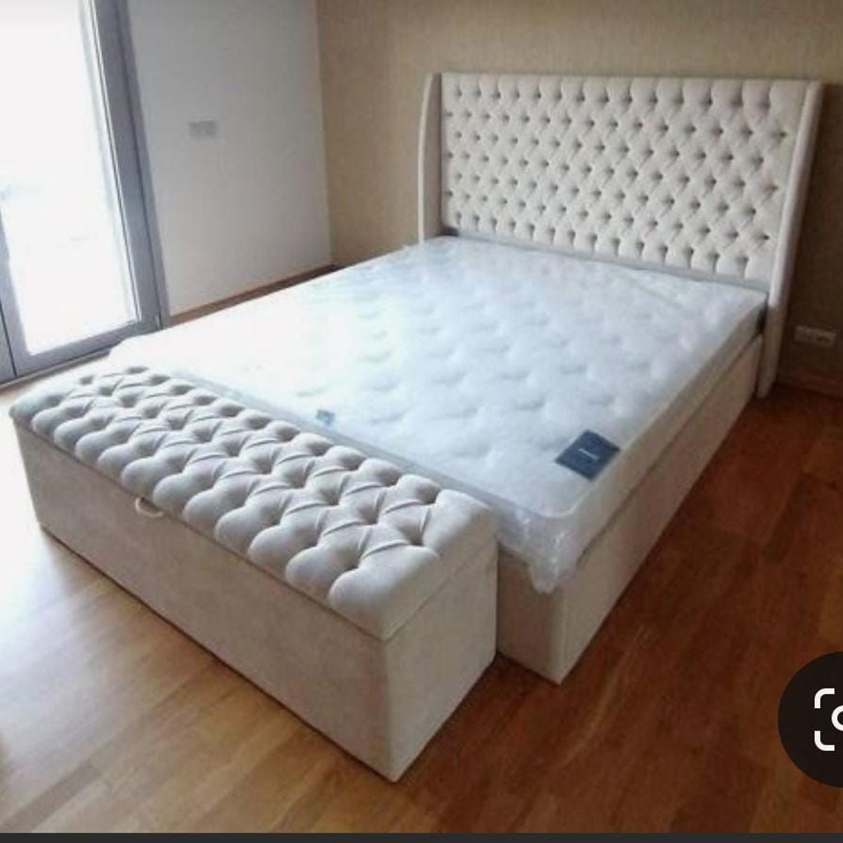 GENERICO - Cama Capitoneado King - Beige