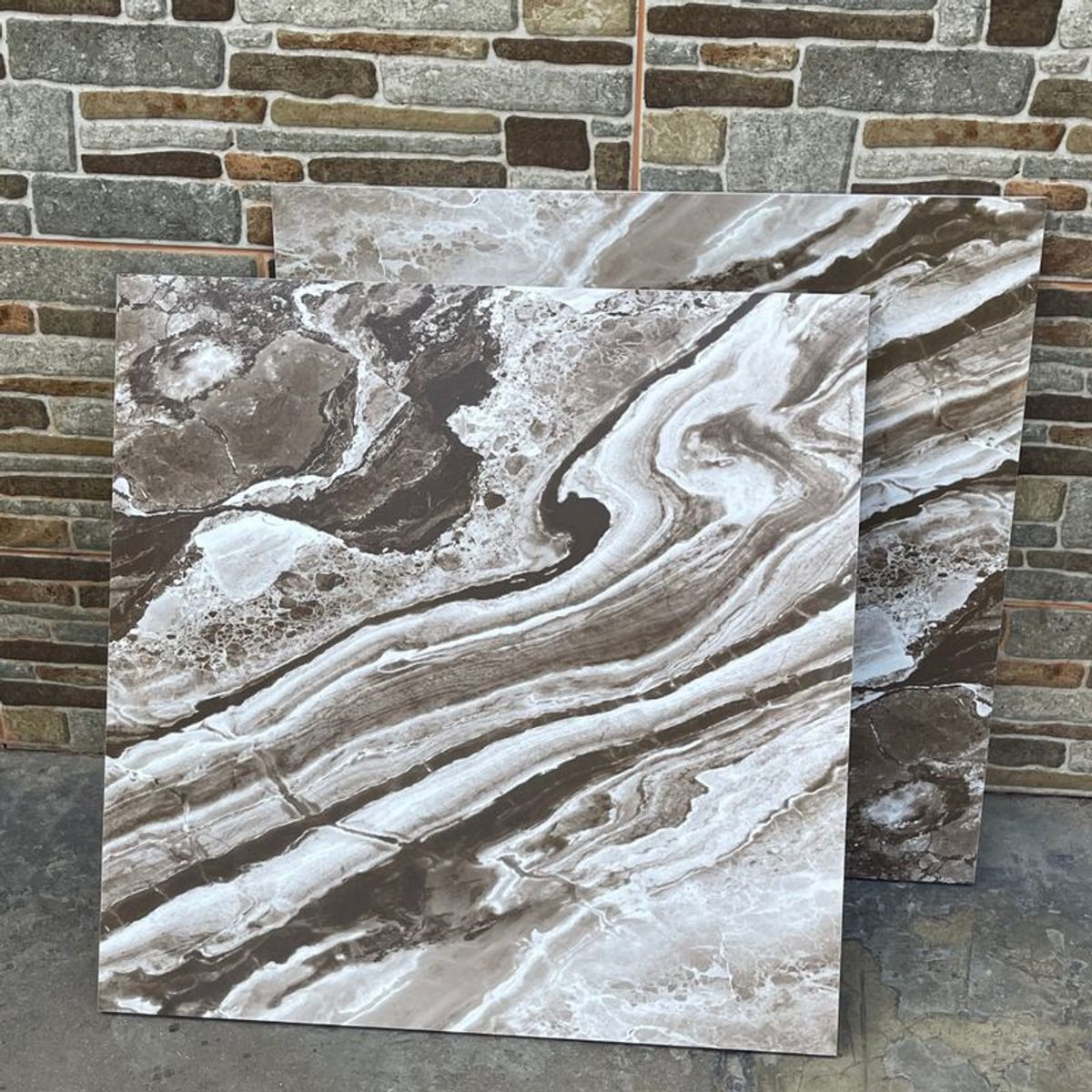 EJESA CREA TU ESPACIO IDEAL - Romano marron 60x60 cm 1.44 m2 - Porcelanato vitrificado