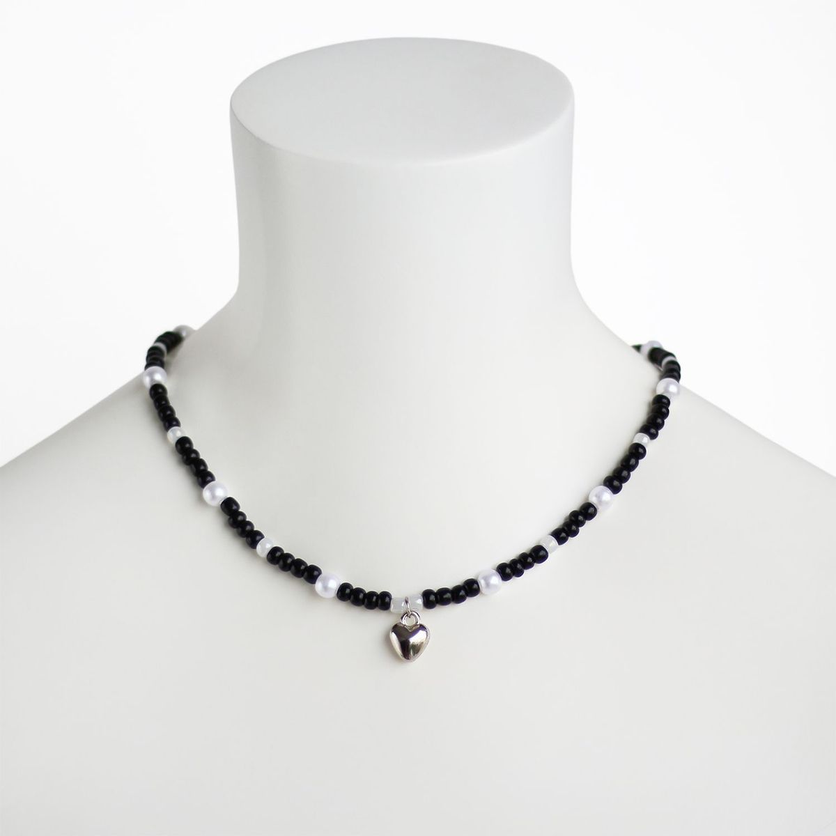 MANYA - Collar de Mostacillas Dije Corazón Negro - Manya