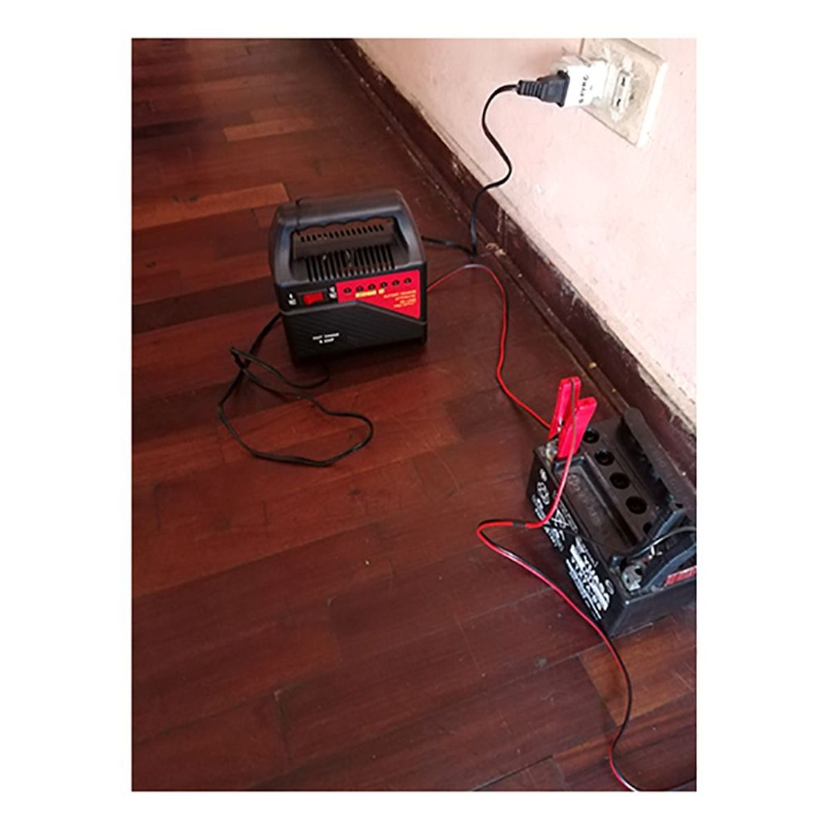 GENERICO - Cargador De Baterias De 6 Y 12 Vlts Para Auto Moto - 6 Amps