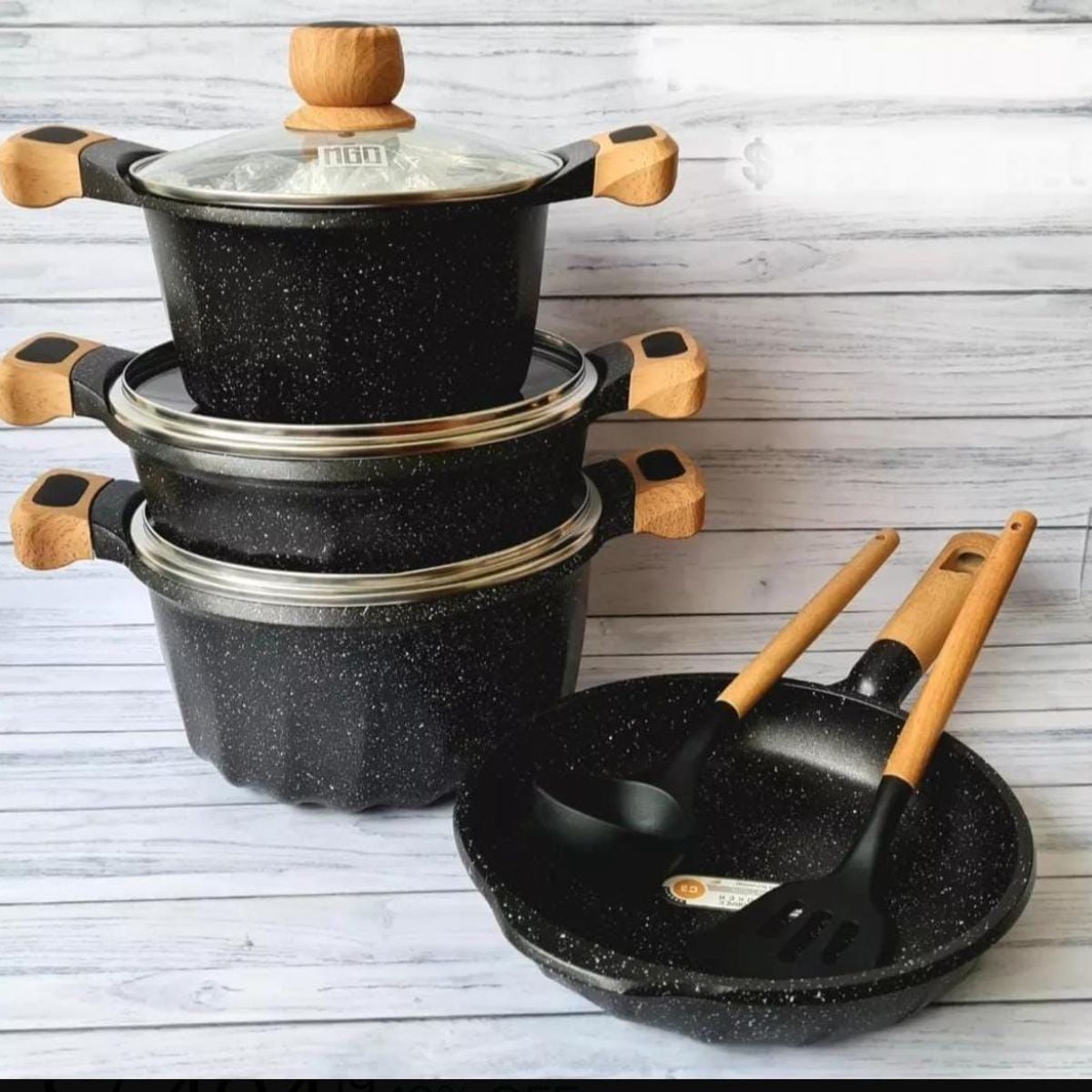 PENTHA - Juego De Olla Roca Volcanica Antiadherente 9pcs Color Negro - MGC