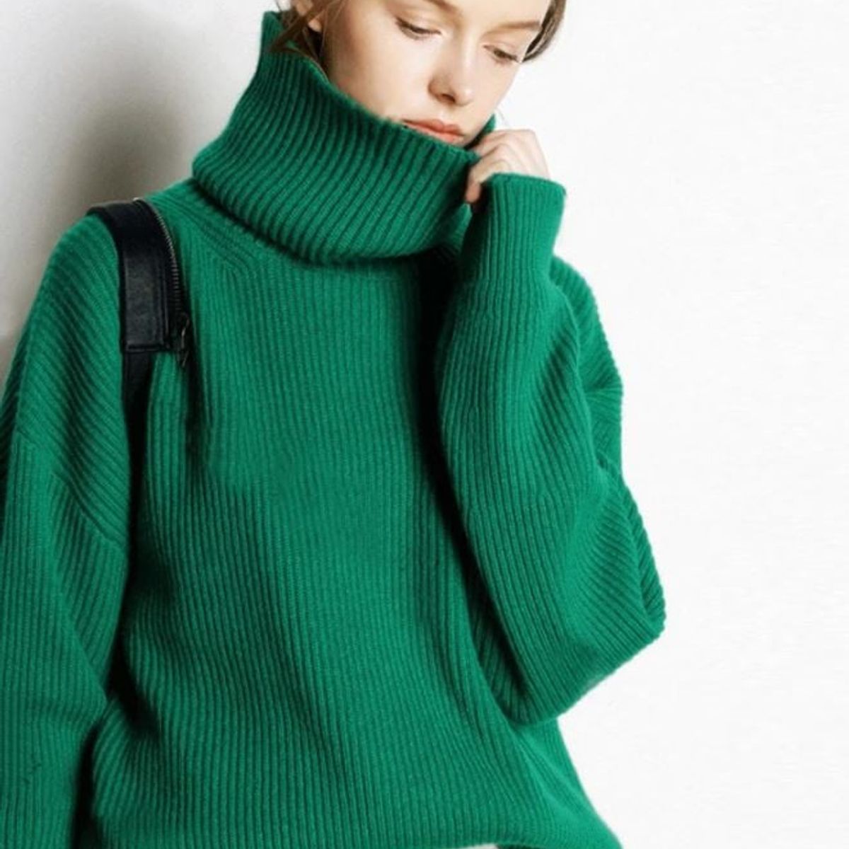 GENERICO - Chompa Mujer cuello alto Hilo Verde.-