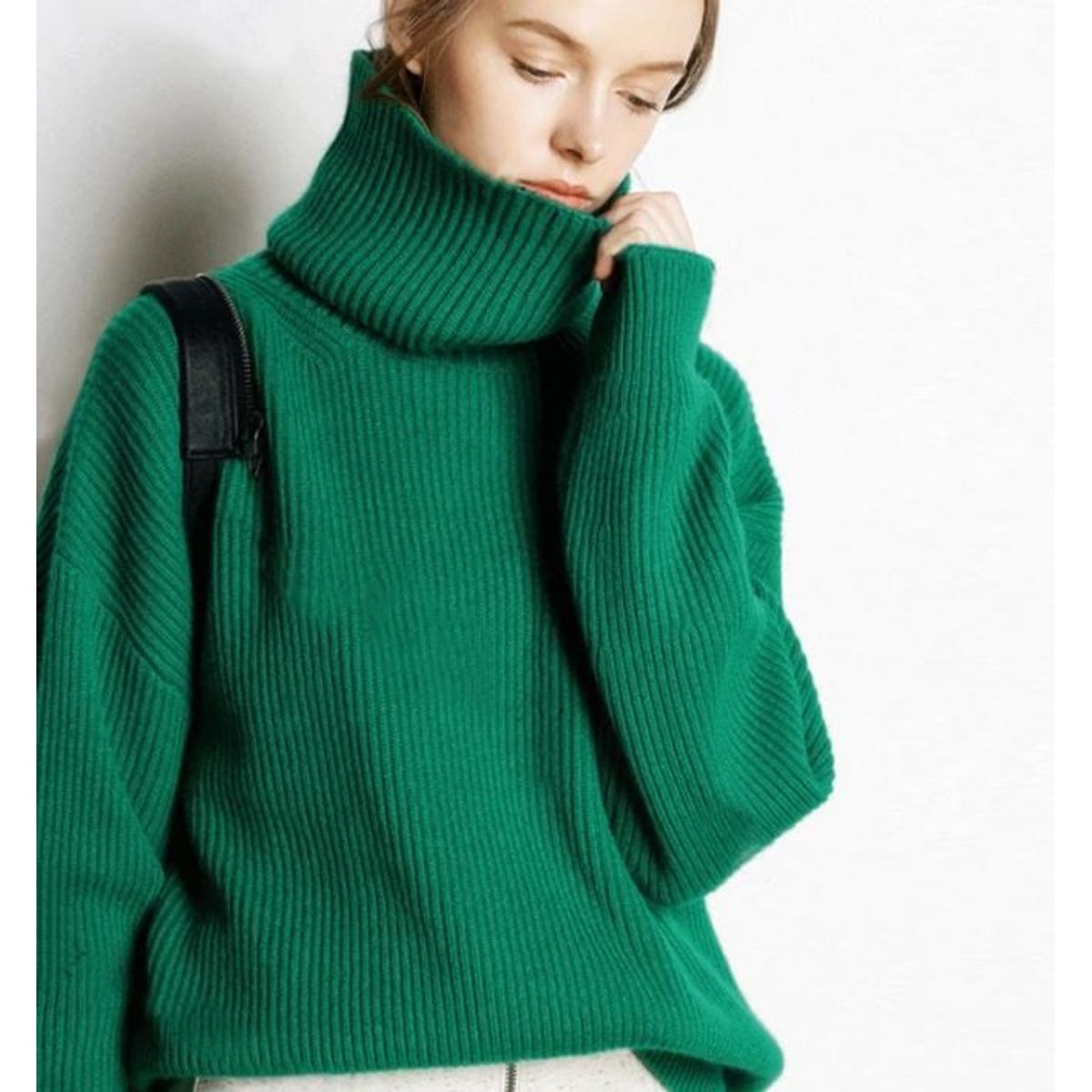 GENERICO - Chompa Mujer cuello alto Hilo Verde.-