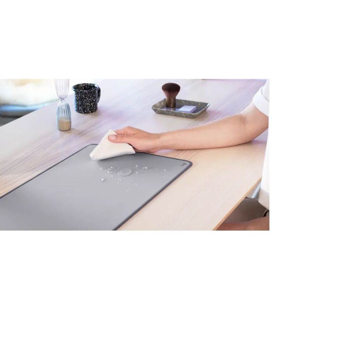 LOGITECH - Pad mouse Logitech Anti Salpicaduras Ejecutivo Pro 30x70 cm GRey