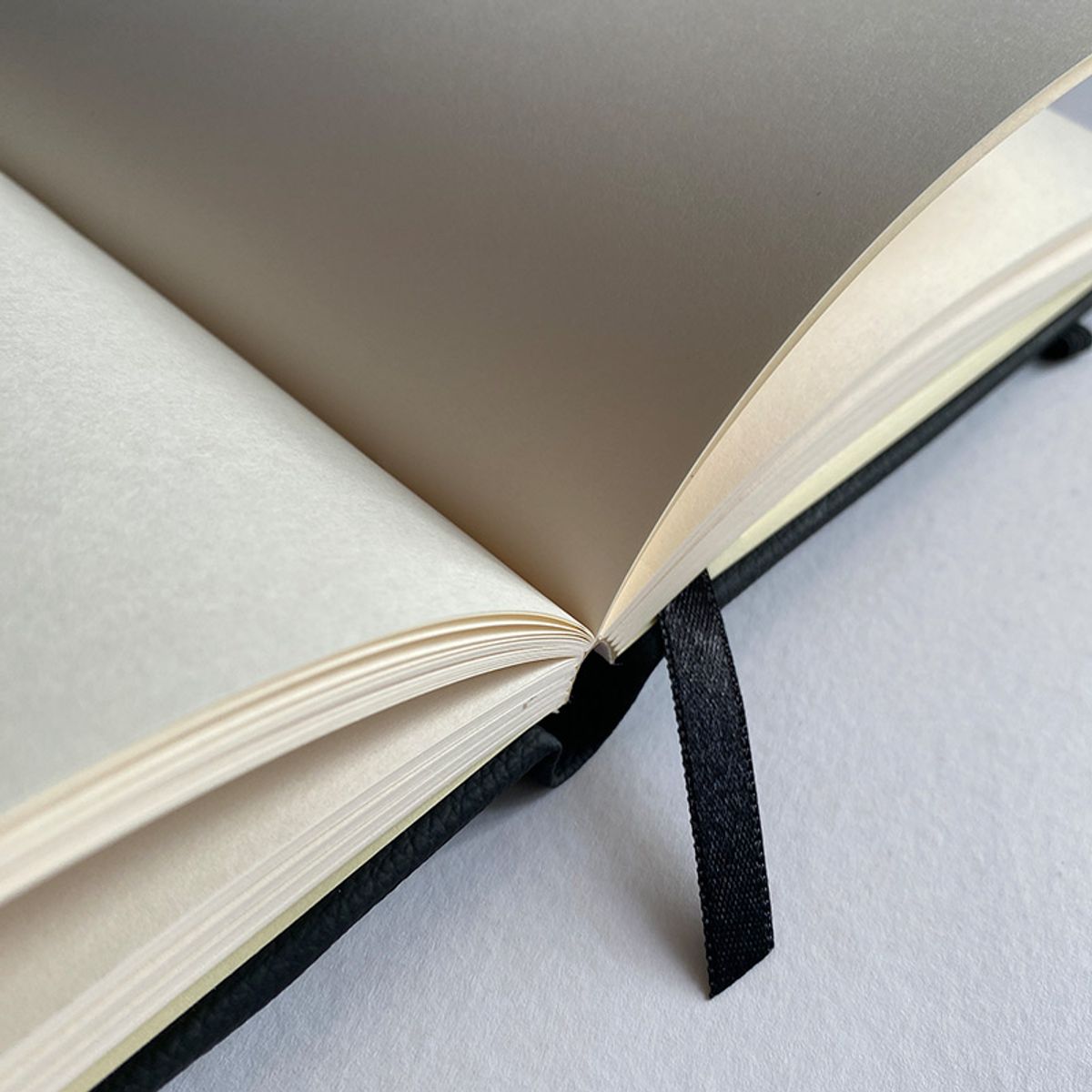 BOCETTOS - Bitácora Premium 80gr Negro 21 x 13cm