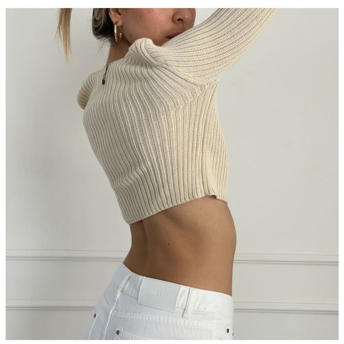 BETWEEN US - Chompa Mein  Between us