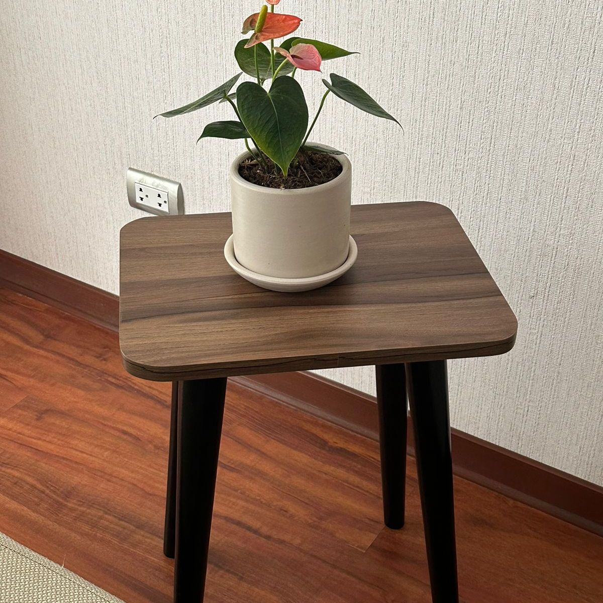 GENERICO - Mesa auxiliar modelo nordico color nogal