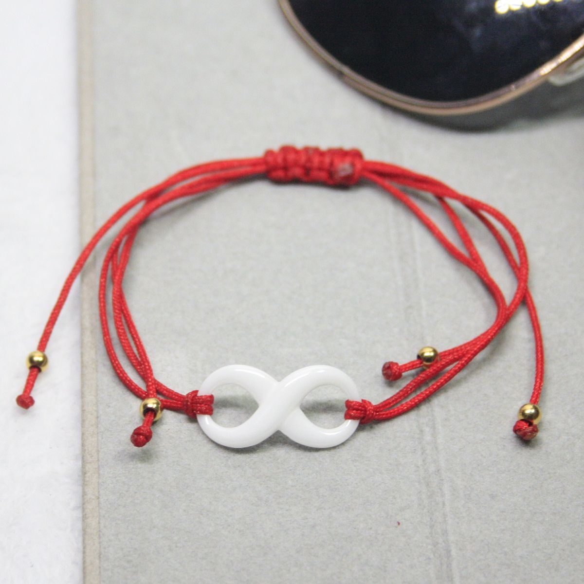 FERNANDA ROMERO JOYAS Y ACCESORIOS - Pulsera Amor Infinito PAZ -  con Hilo Rojo y Billas de Acero