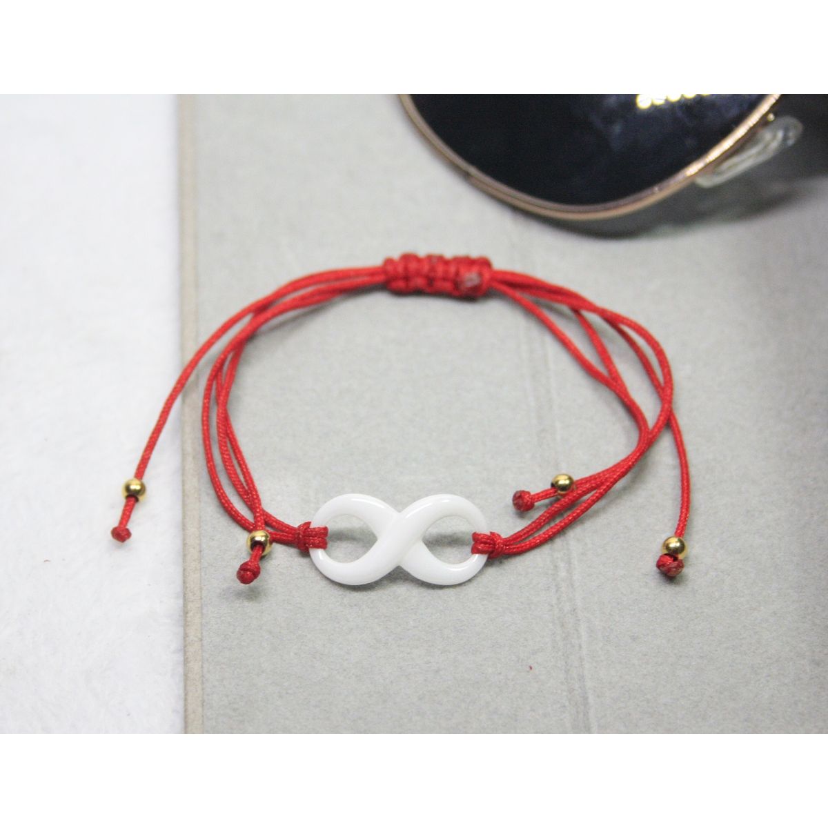 FERNANDA ROMERO JOYAS Y ACCESORIOS - Pulsera Amor Infinito PAZ -  con Hilo Rojo y Billas de Acero