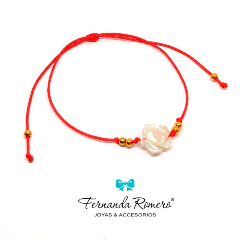 FERNANDA ROMERO JOYAS Y ACCESORIOS - Pulsera Rosa de Nácar Tejida con Hilo Rojo y Billas de Acero