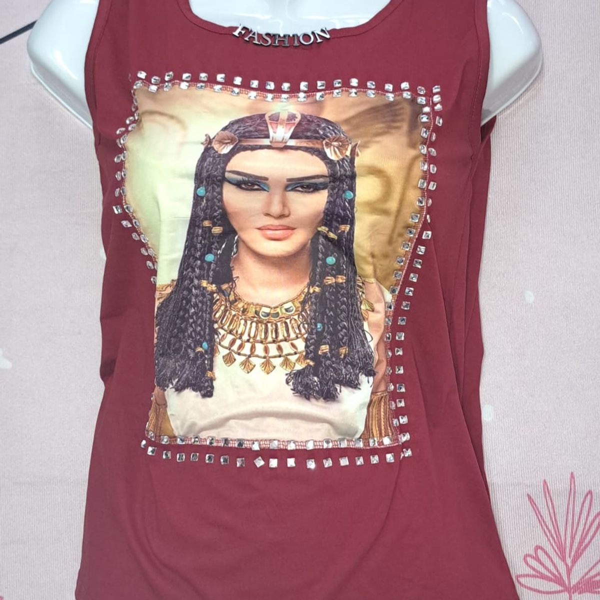 GENERICO - POLO ELEGANTE ESTAMPADO  ROSTRO   CLEOPATRA   Talla SM Dealcoba