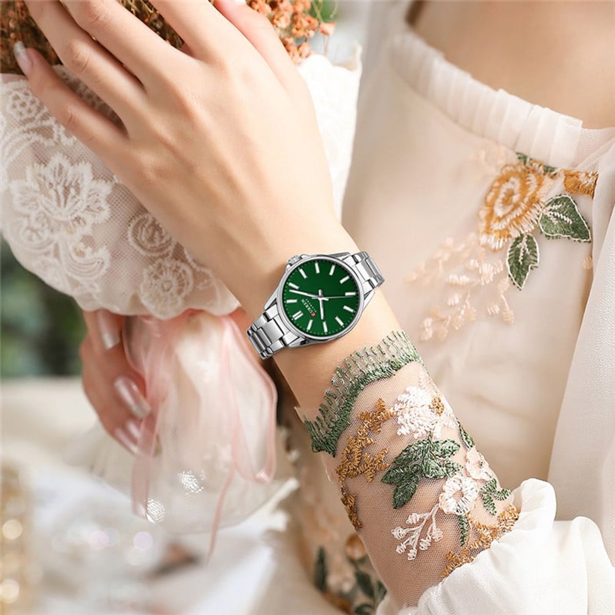 GENERICO - RELOJ CURREN  MUJER  BLANCO Y VERDE PLATEADO 9090